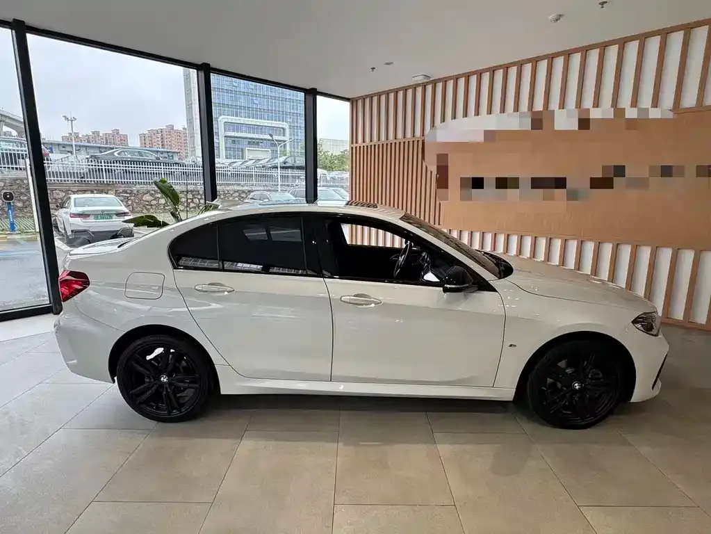 BMW 1 Series 2023 из CN, фото 7