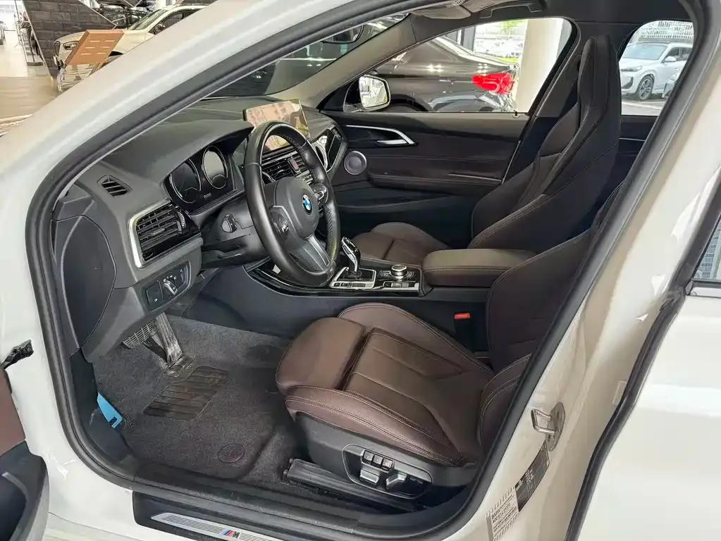 BMW 1 Series 2023 из CN, фото 6