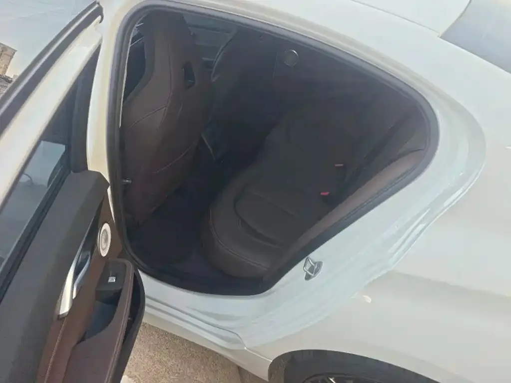 BMW 1 Series 2023 из CN, фото 2