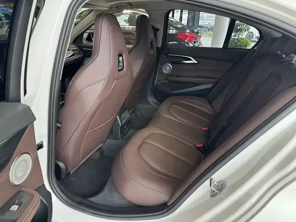 BMW 1 Series 2023 из CN, фото 8