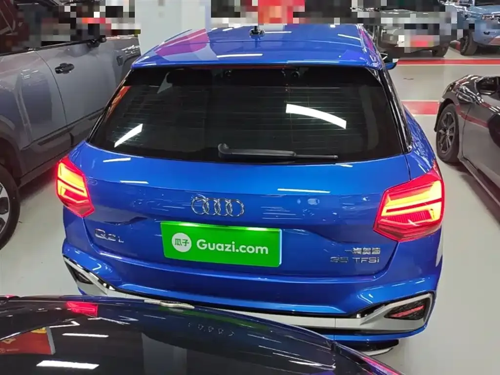 Audi Q2L — фото 6