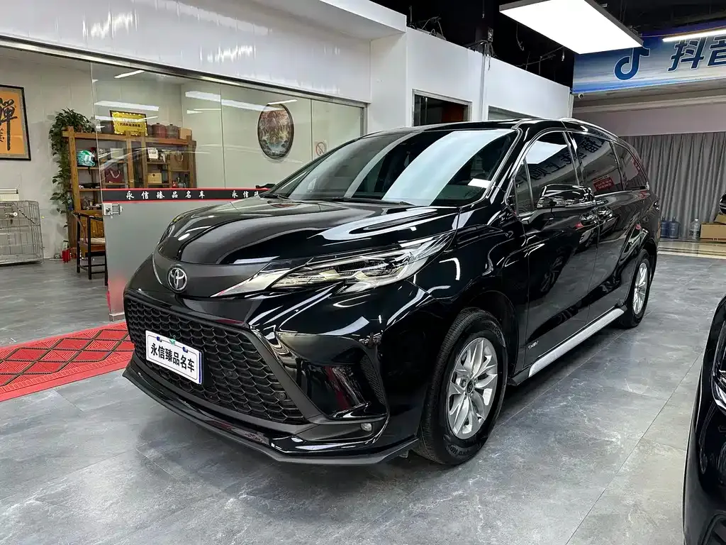 Toyota Granvia — фото 1