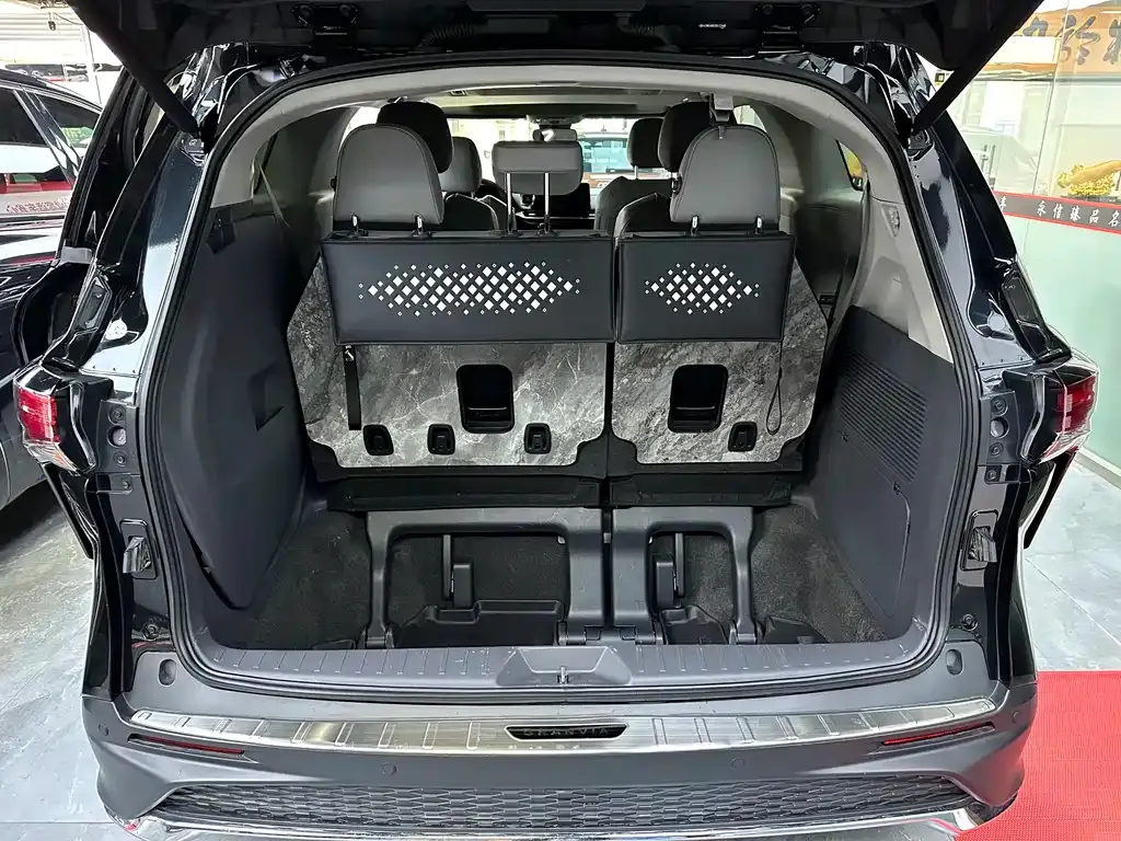 Toyota Granvia — фото 10