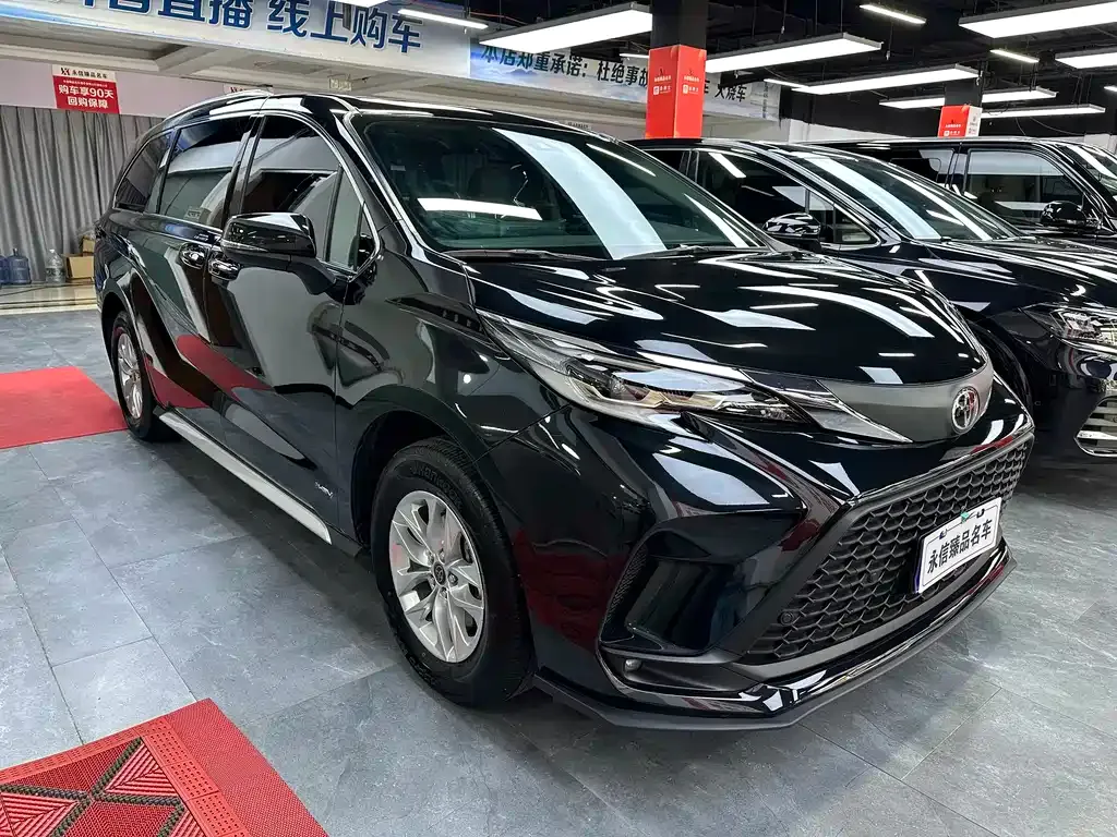 Toyota Granvia — фото 3