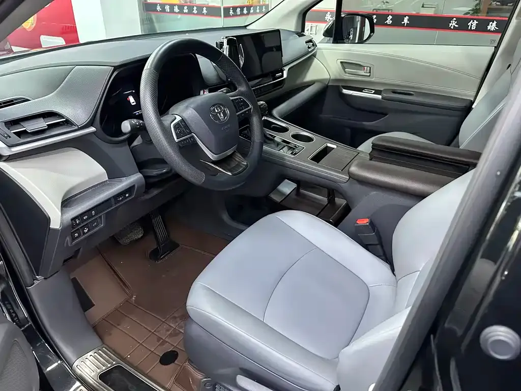 Toyota Granvia — фото 7