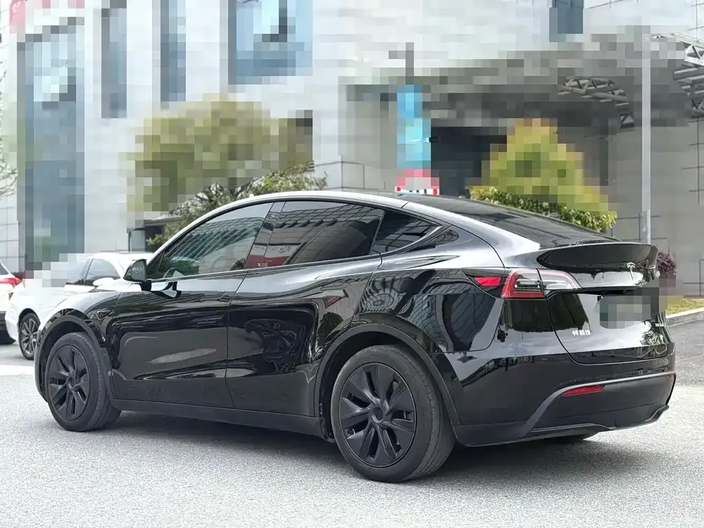 Tesla Model Y — фото 7