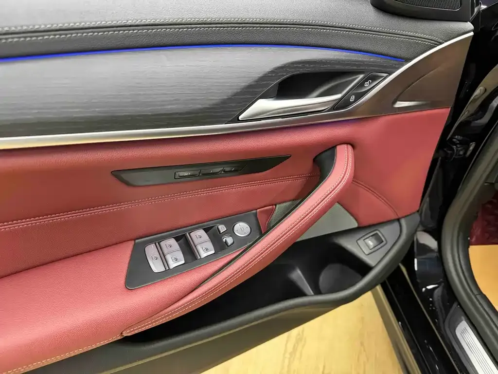 BMW 5 Series — фото 10