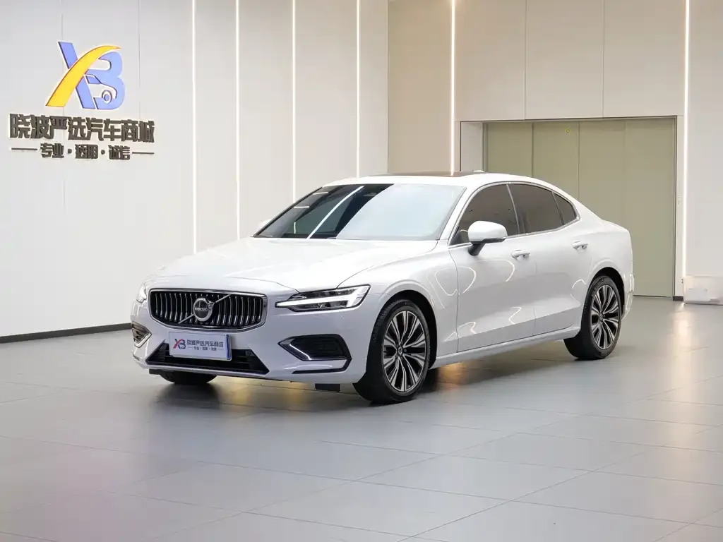 Volvo S60 — фото 1