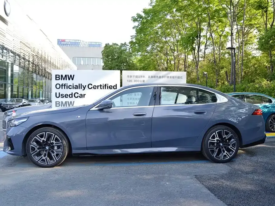 BMW 5 Series — фото 10
