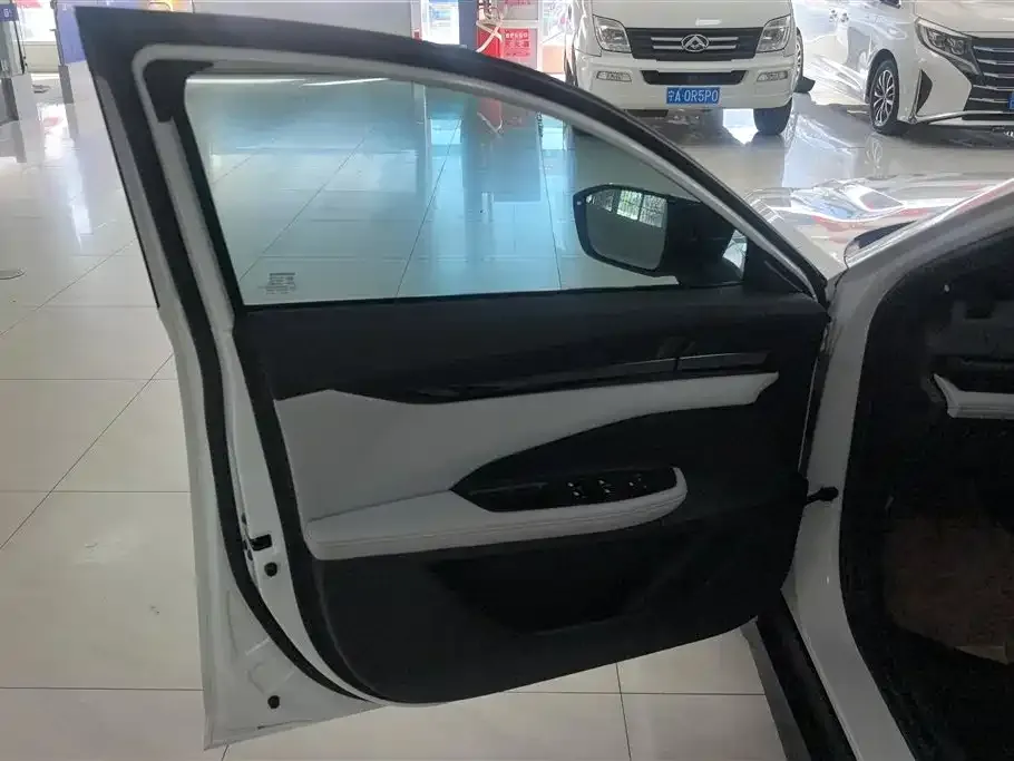 Changan UNI-V iDD 2025 из CN, фото 2