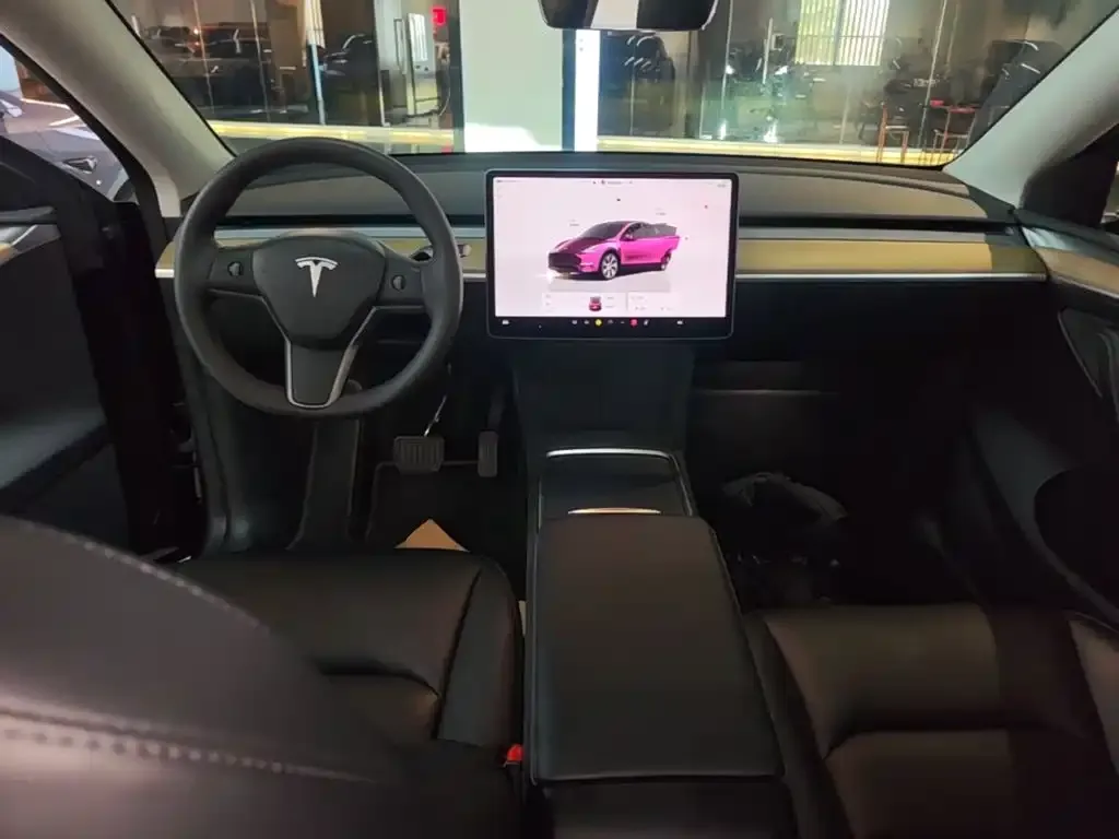 Tesla Model Y — фото 3