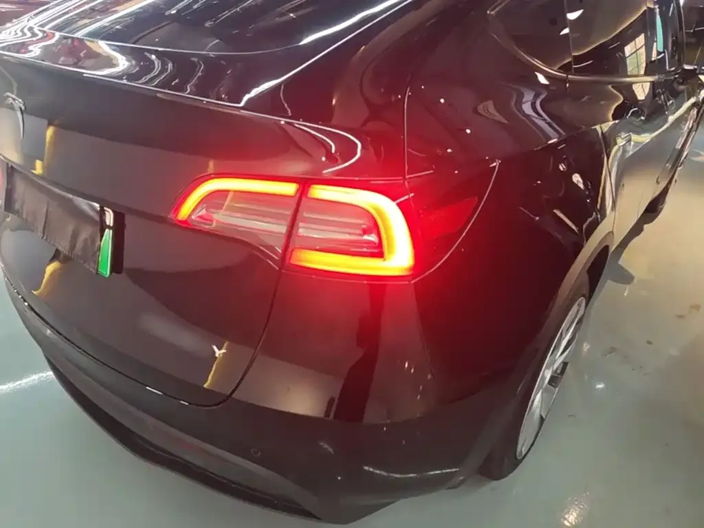 Tesla Model Y — фото 5