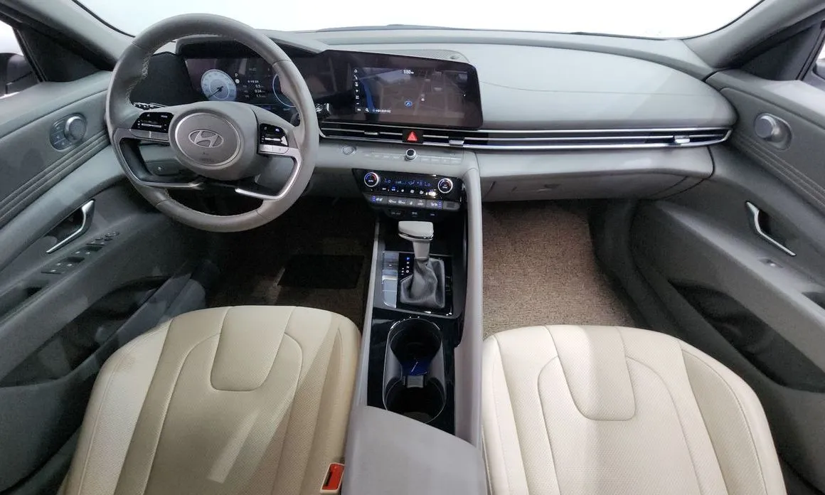 Hyundai AVANTE — фото 2