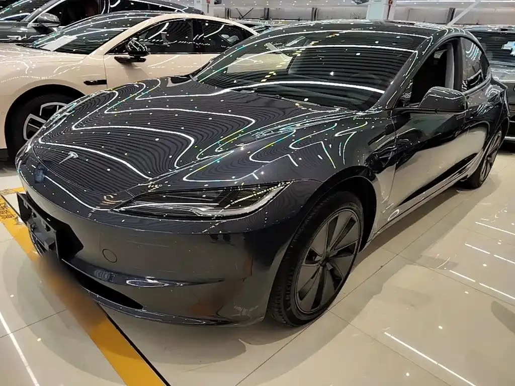 Tesla Model 3 — фото 1
