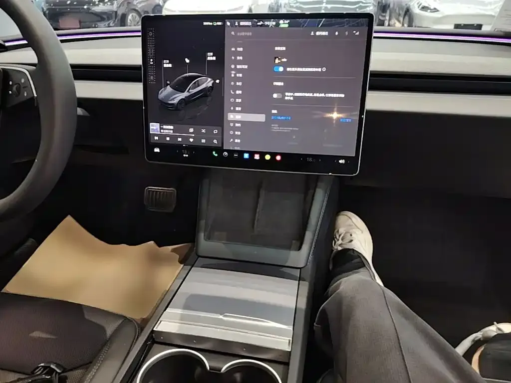 Tesla Model 3 — фото 4