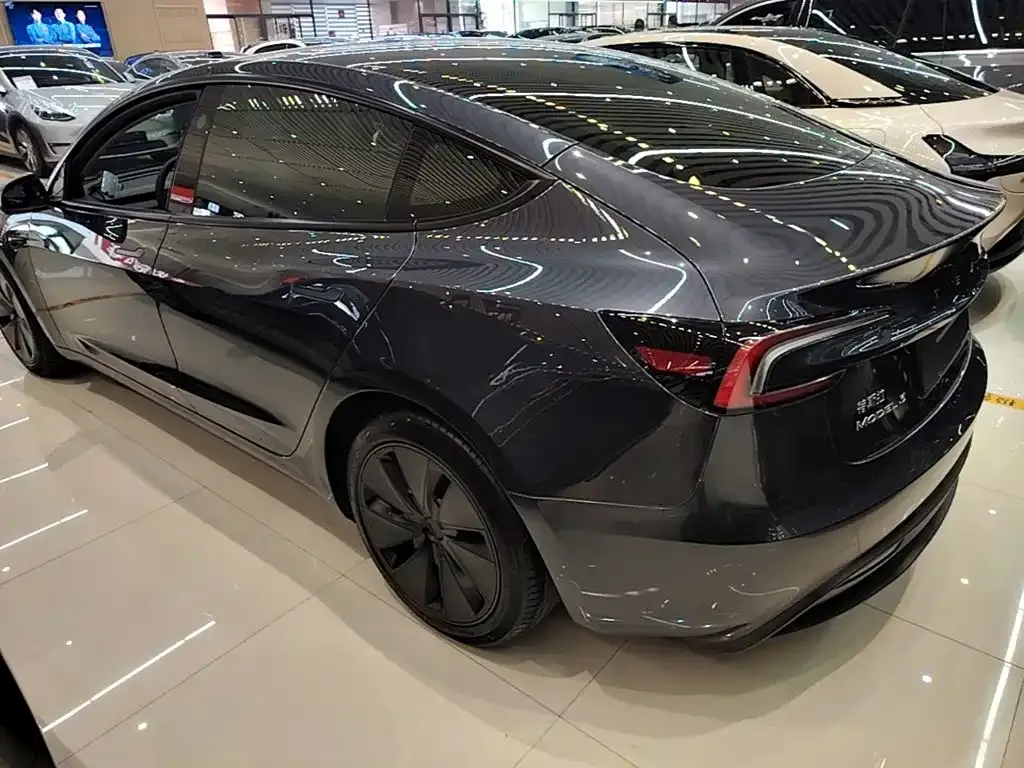 Tesla Model 3 — фото 3