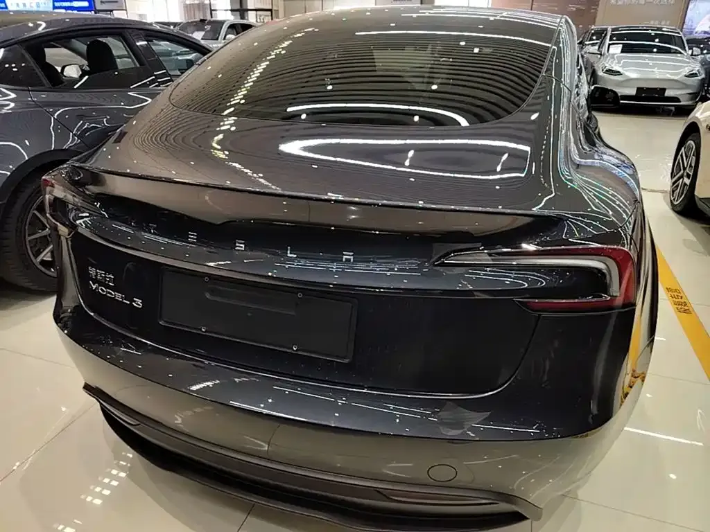 Tesla Model 3 — фото 2