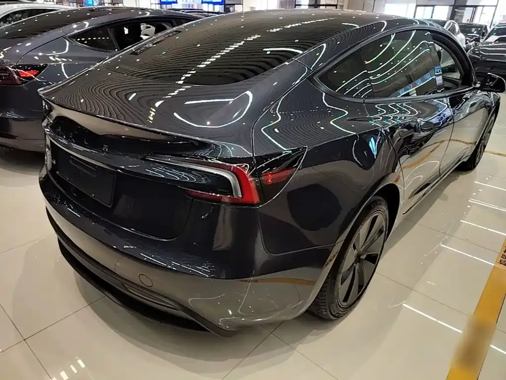 Tesla Model 3 — фото 7