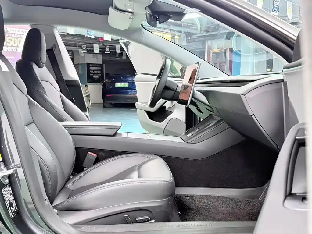 Tesla Model 3 — фото 4