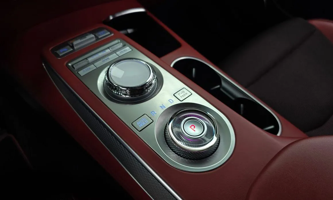 Genesis GV70 — фото 3