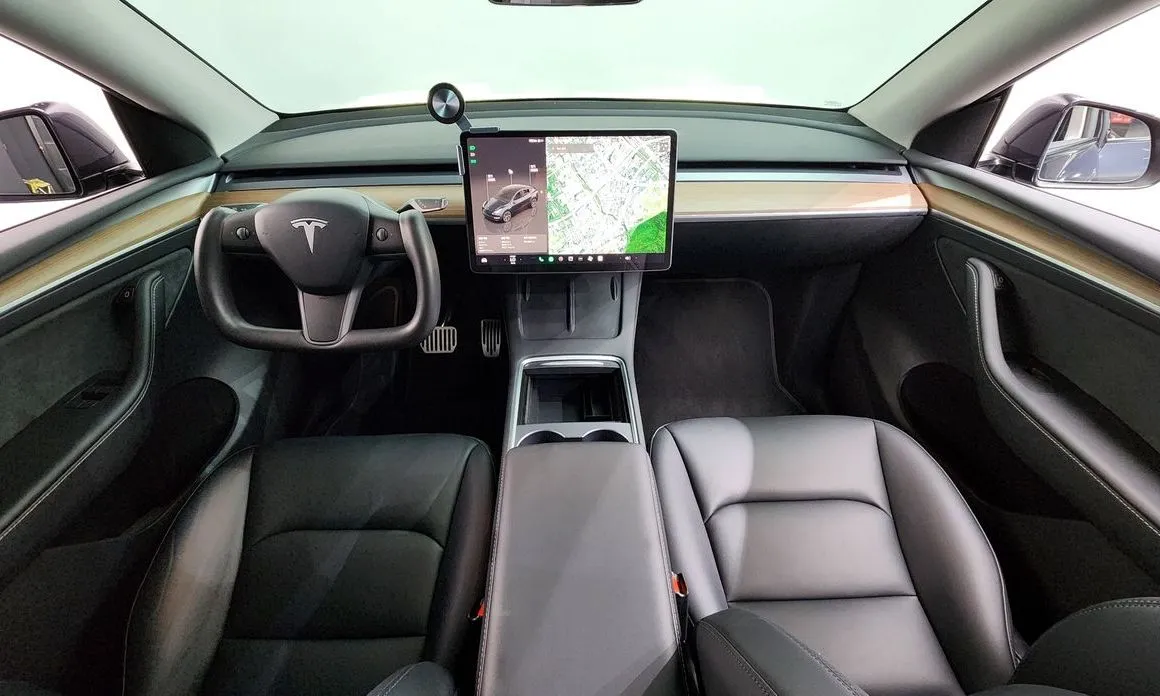 Tesla Model Y — фото 10