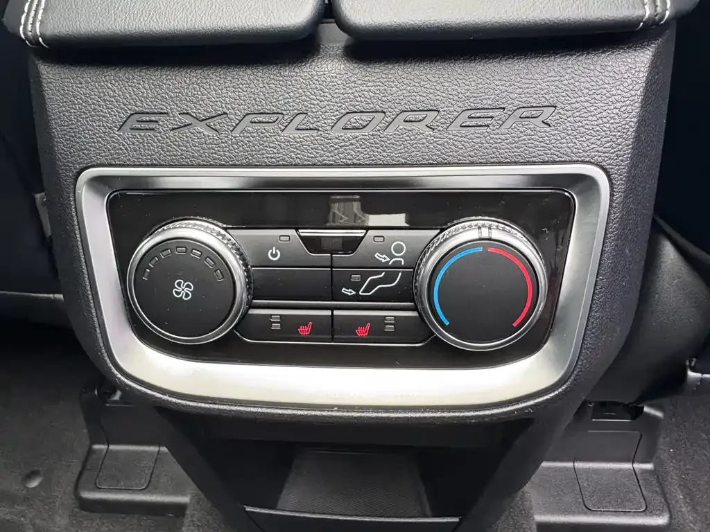 Ford Explorer — фото 10