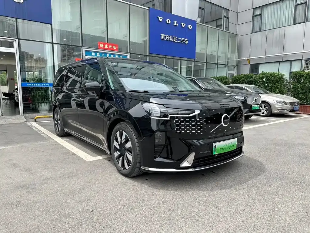 Volvo EM90 2024 из CN, фото 10