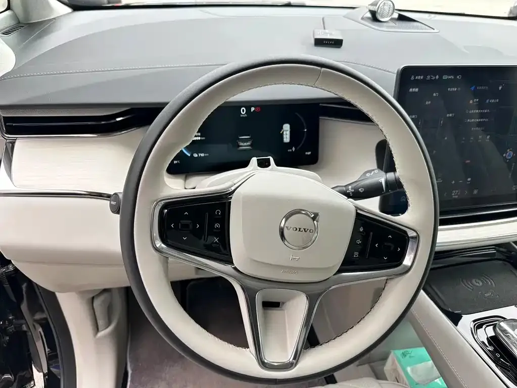 Volvo EM90 2024 из CN, фото 2
