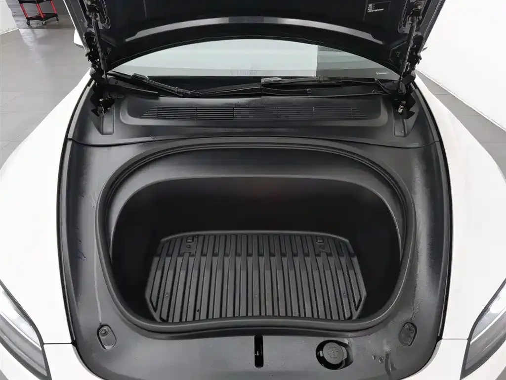 Tesla Model 3 — фото 10