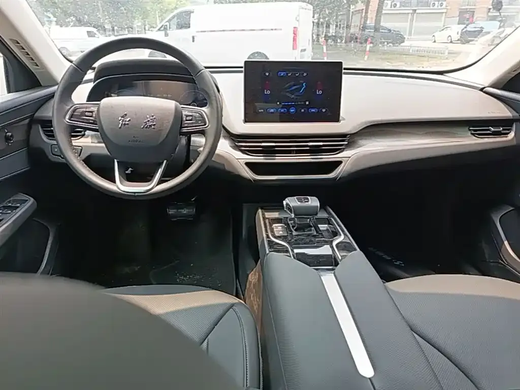 Hongqi E-QM5 — фото 3