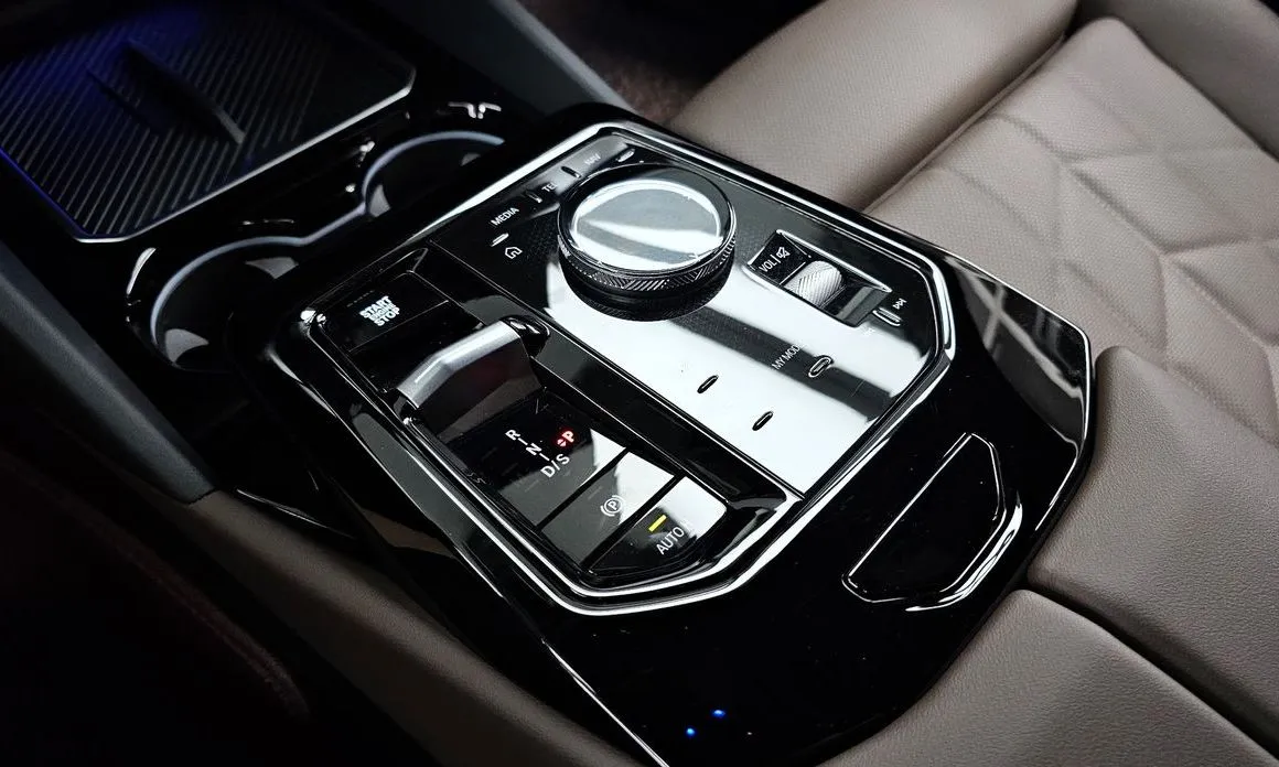 BMW 5-Series — фото 10