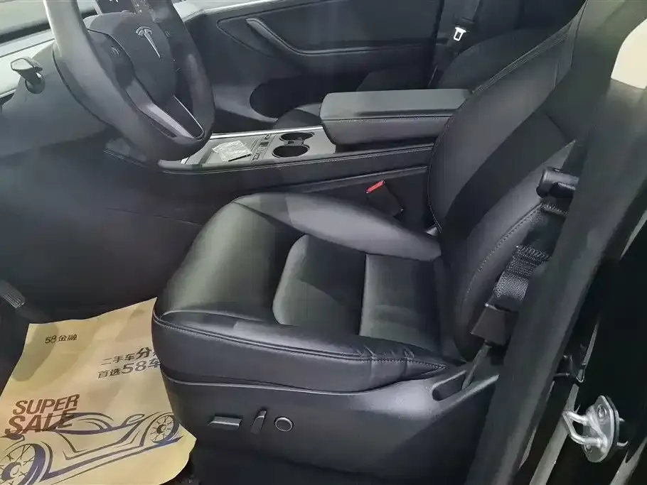 Tesla Model Y — фото 8