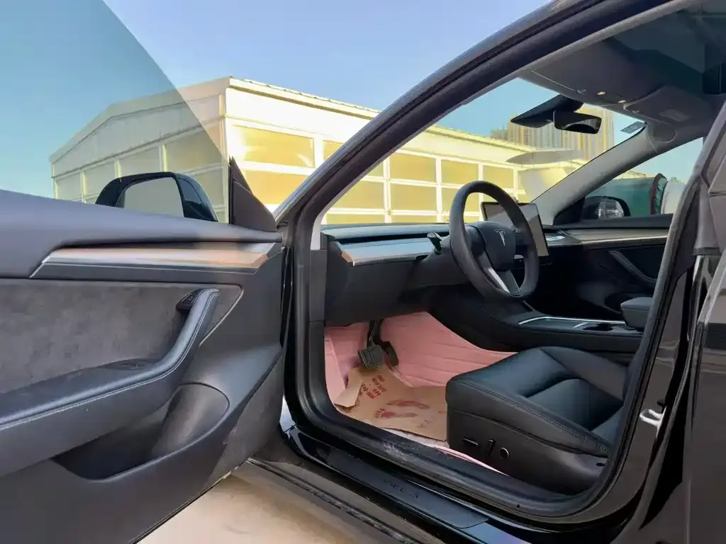 Tesla Model 3 — фото 6
