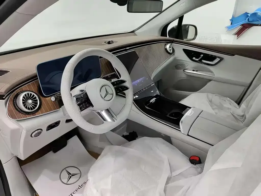 Mercedes-Benz EQE SUV — фото 9