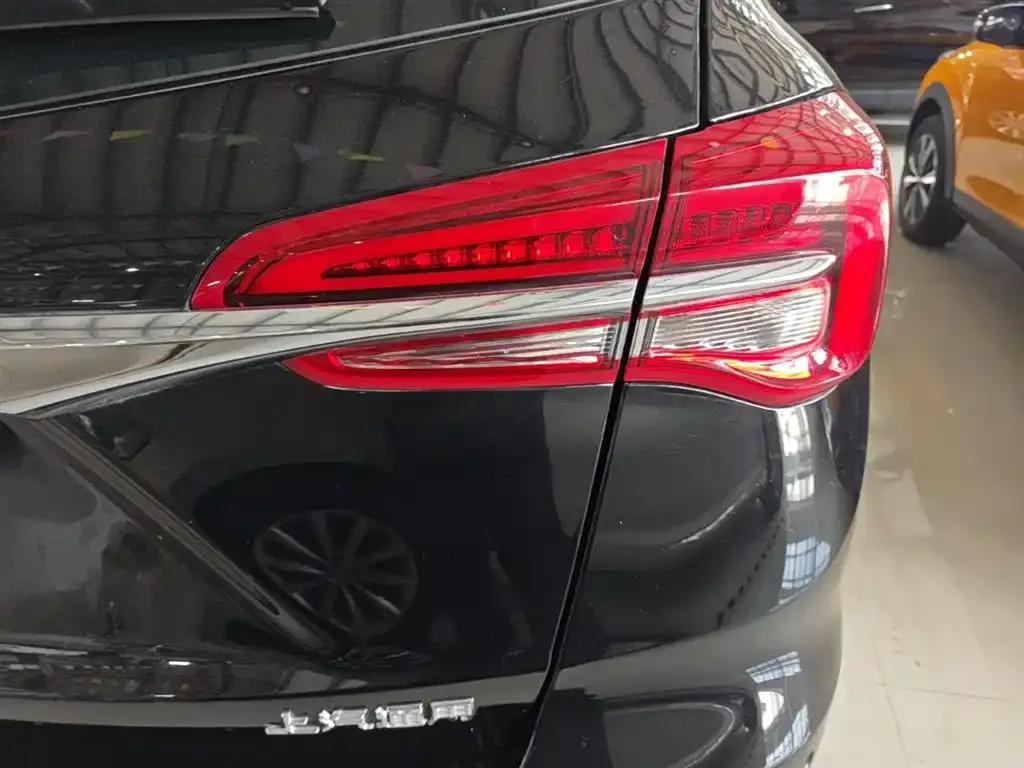 Buick Envision Plus — фото 7
