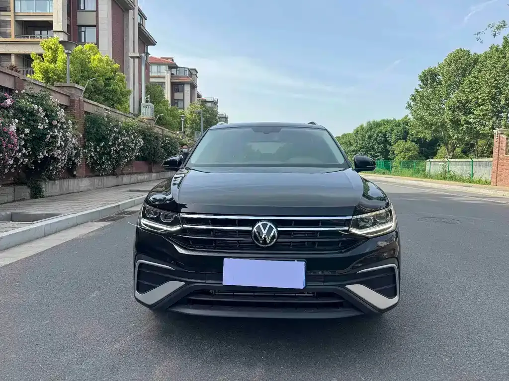 Volkswagen Tiguan L — фото 4