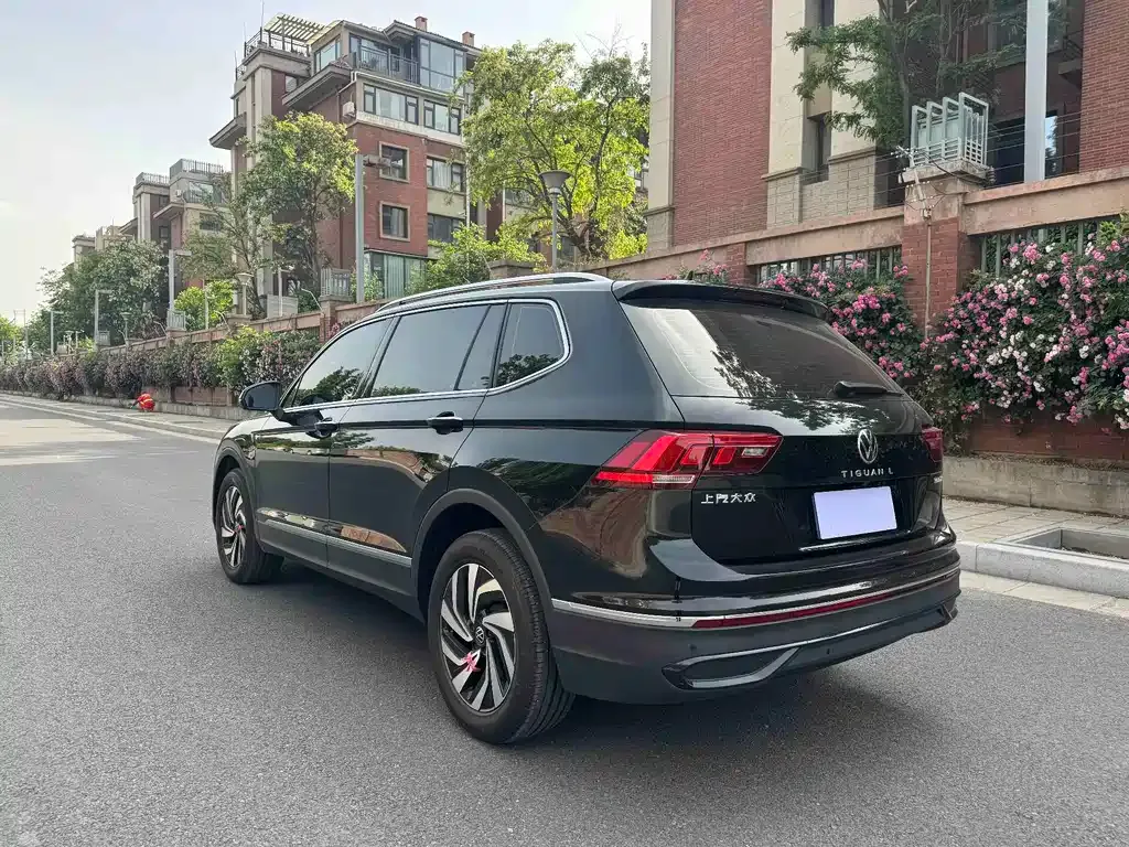 Volkswagen Tiguan L — фото 6