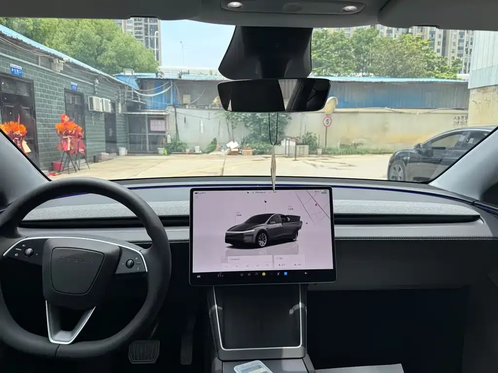 Tesla Model Y — фото 6