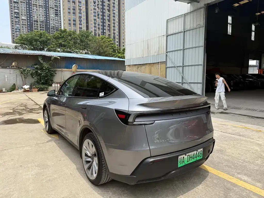 Tesla Model Y — фото 3