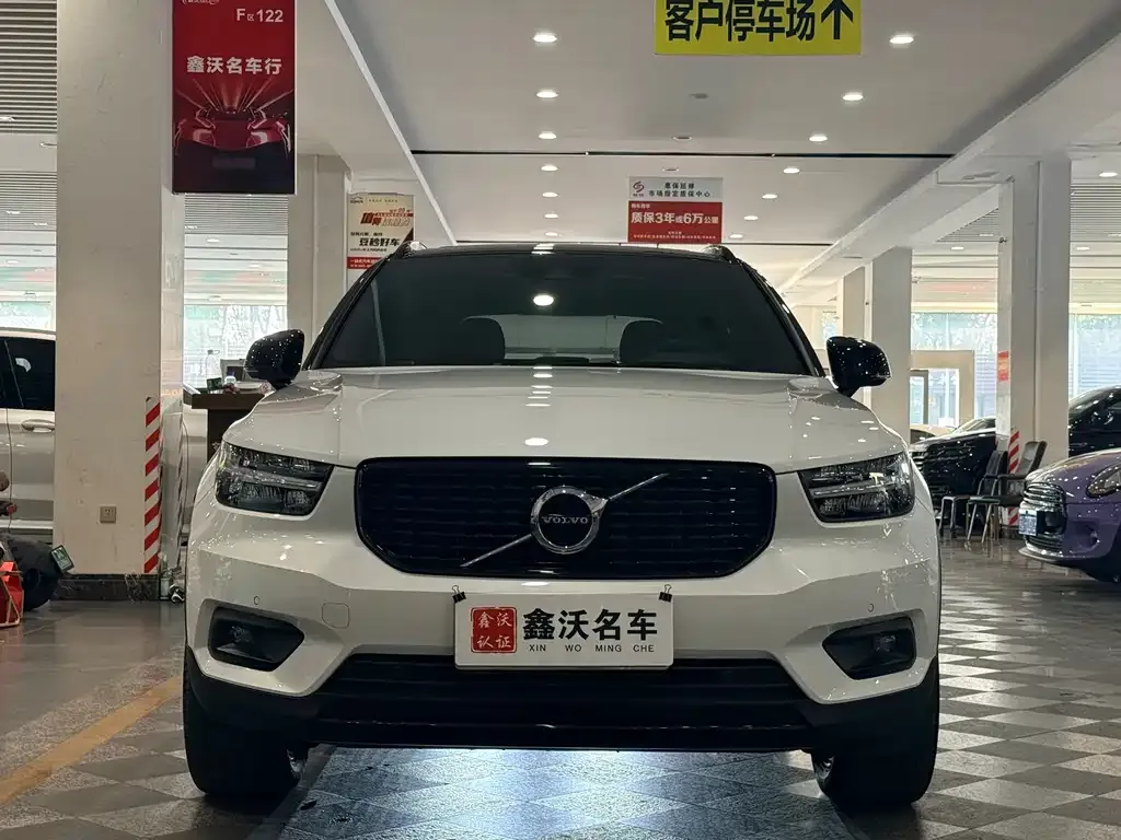 Volvo XC40 — фото 4