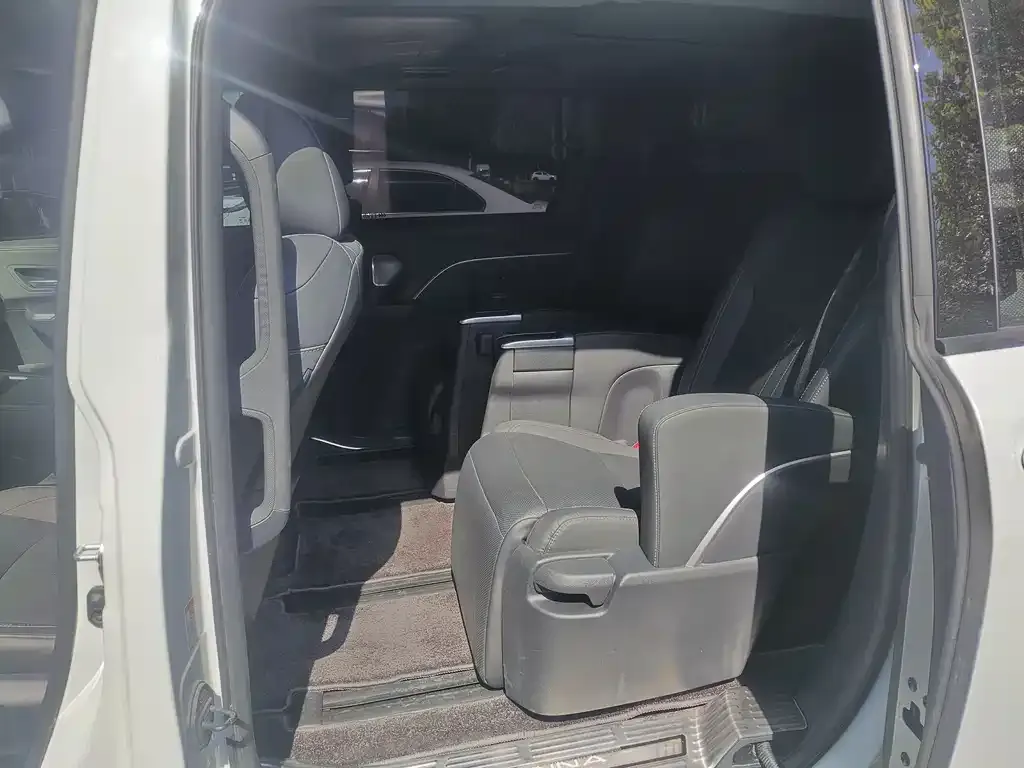 Toyota Sienna — фото 4