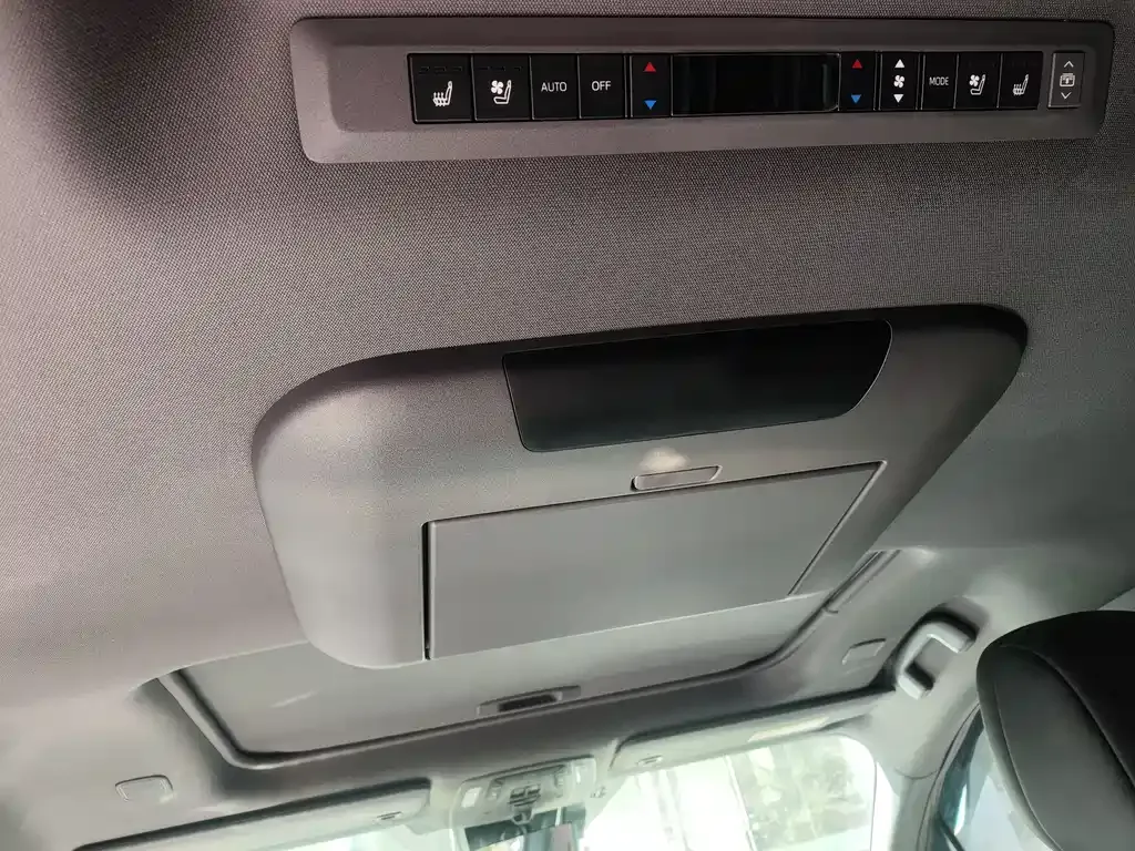 Toyota Sienna — фото 8