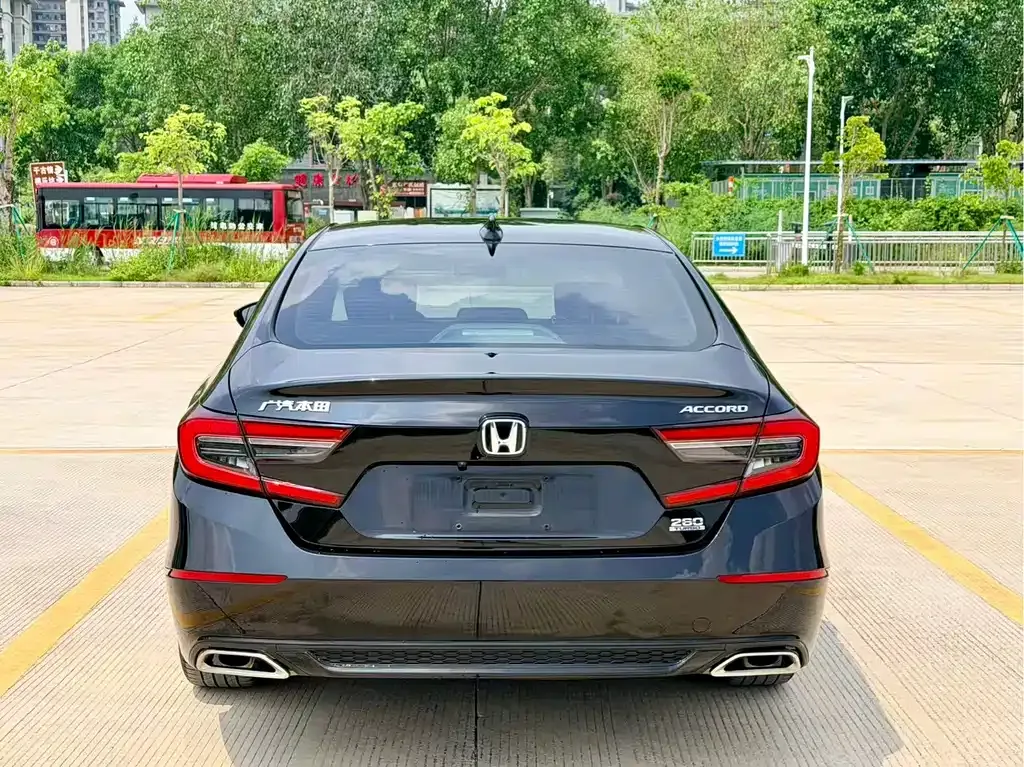 Honda Accord — фото 8