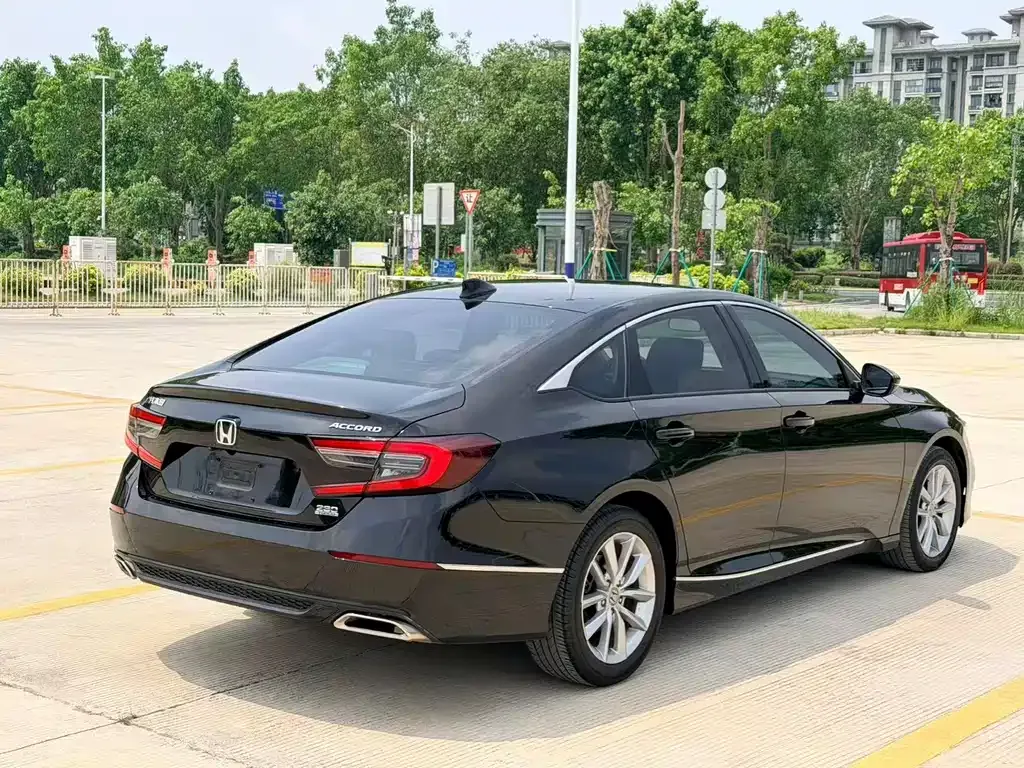 Honda Accord — фото 9