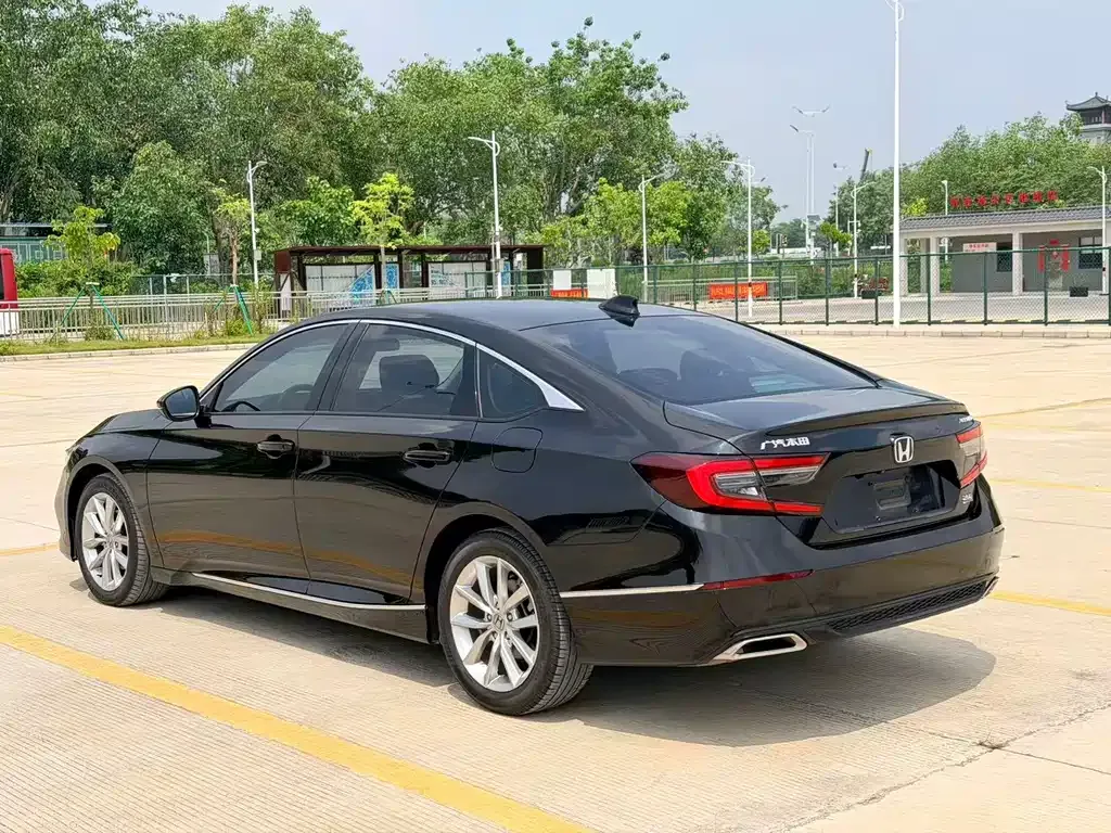 Honda Accord — фото 10
