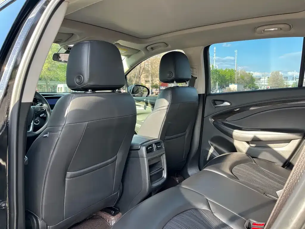 Buick Envision Plus — фото 4