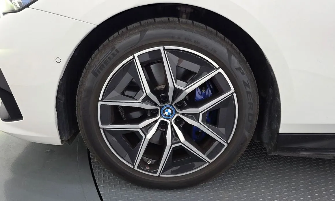 BMW i5 2025 из KR, фото 5