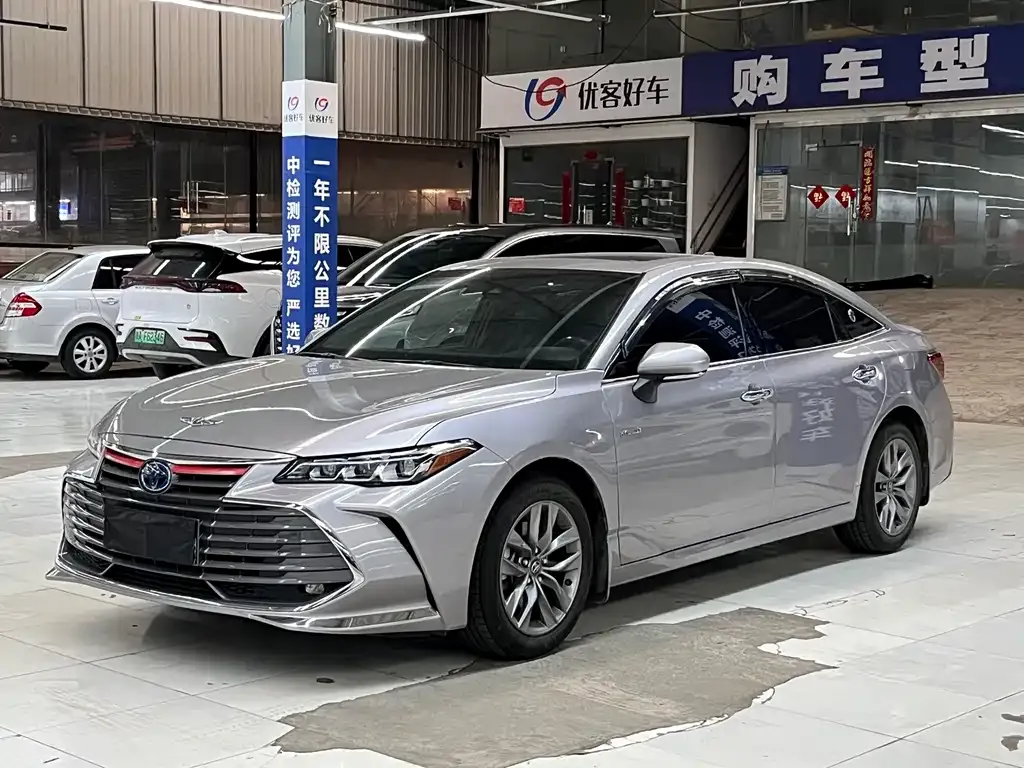 Toyota Avalon — фото 1
