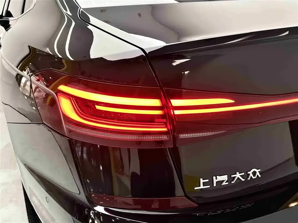 Volkswagen Passat 2023 из CN, фото 2
