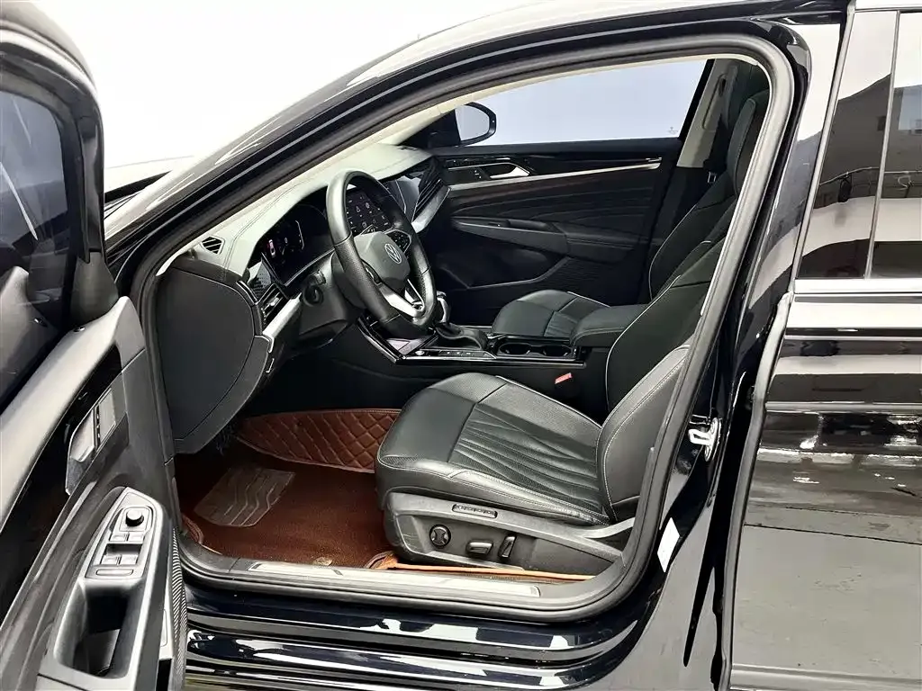 Volkswagen Passat 2023 из CN, фото 9